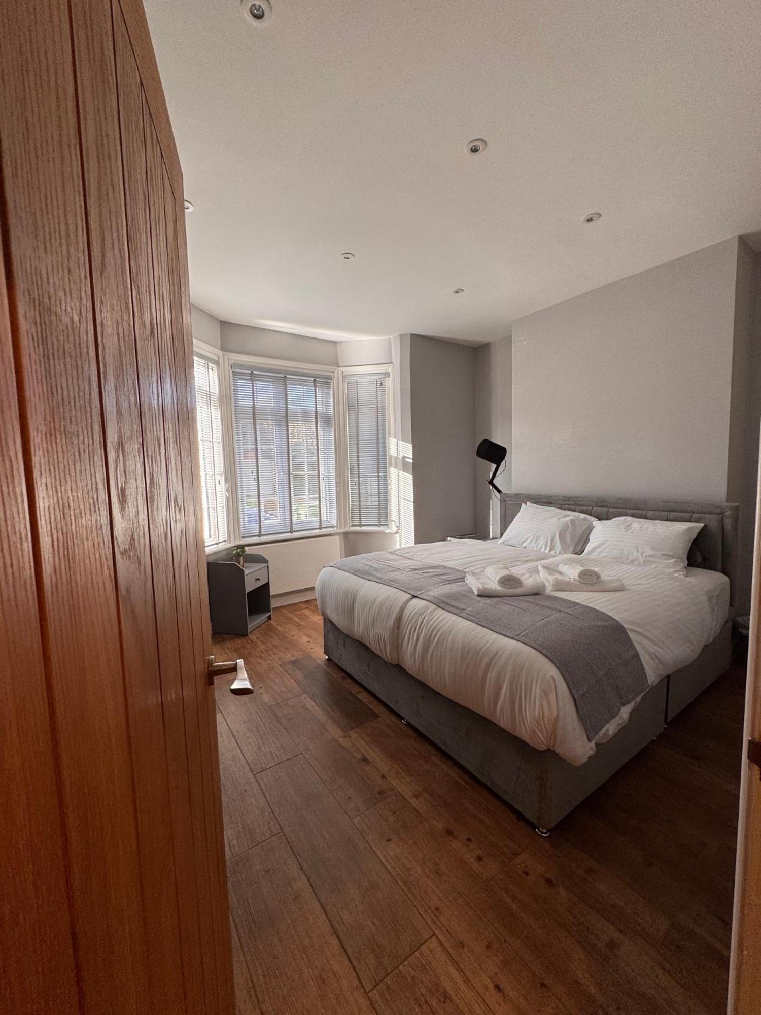 Boutique - Bartlemas Collegiate Retreat By Ahg *